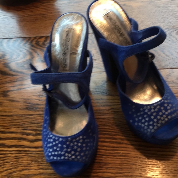 Sold - Picture 2 of 7